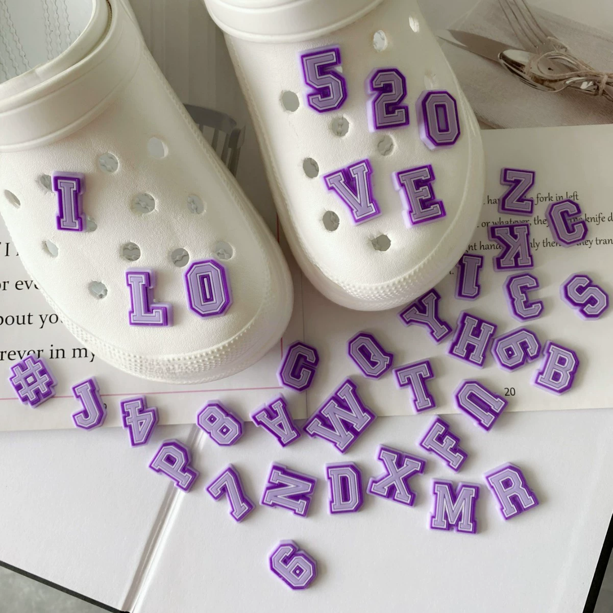 New Purple Alphabet Letter Pin - đánh giá và giá Croc Style Clog